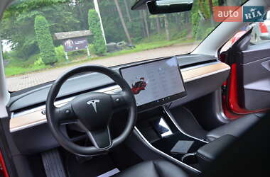 Седан Tesla Model 3 2020 в 