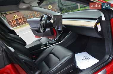 Седан Tesla Model 3 2020 в 