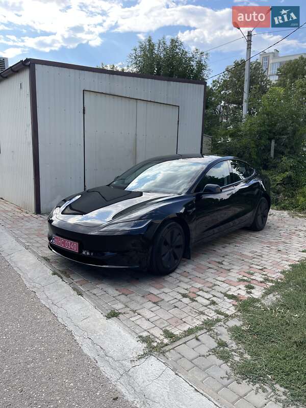 Tesla Model 3 2024
