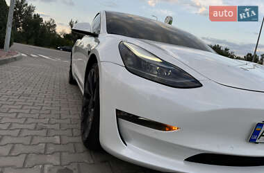 Седан Tesla Model 3 2022 в 