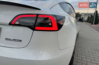 Седан Tesla Model 3 2022 в 