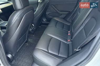Седан Tesla Model 3 2022 в 
