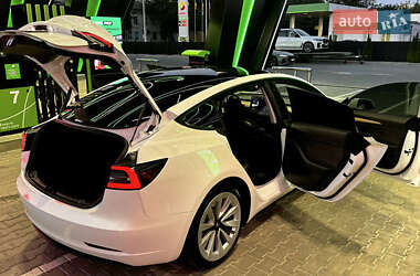 Седан Tesla Model 3 2021 в 
