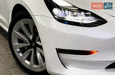 Седан Tesla Model 3 2021 в 