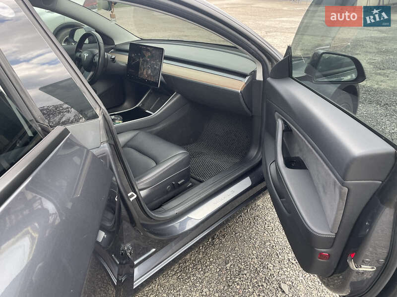 Седан Tesla Model 3 2018 в Києві
