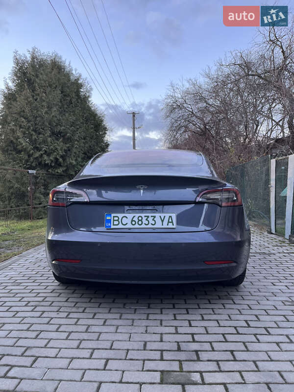 Седан Tesla Model 3 2018 в Львове