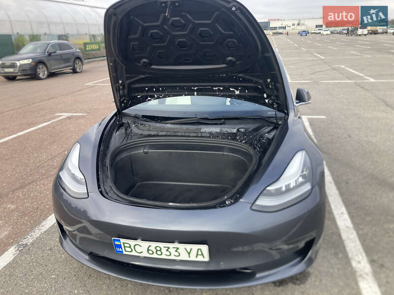 Седан Tesla Model 3 2018 в Львове