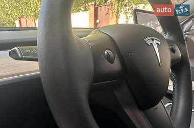 Седан Tesla Model 3 2022 в 