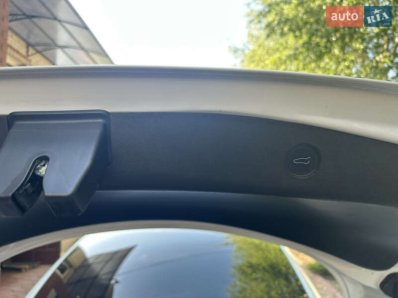 Седан Tesla Model 3 2022 в Харькове