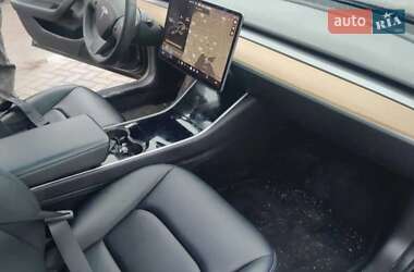 Седан Tesla Model 3 2019 в 