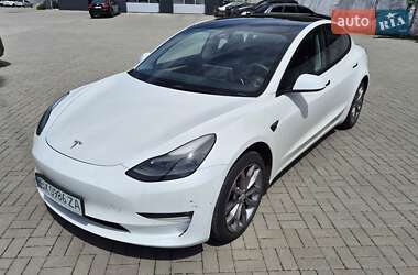 Седан Tesla Model 3 2022 в 