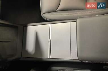Седан Tesla Model 3 2024 в 