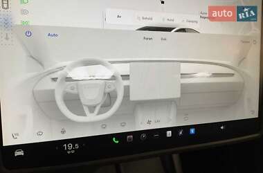 Седан Tesla Model 3 2024 в 