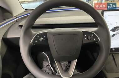 Седан Tesla Model 3 2024 в 