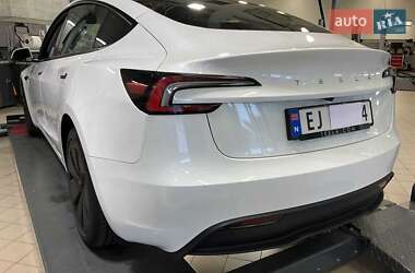 Седан Tesla Model 3 2024 в 