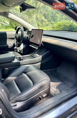 Седан Tesla Model 3 2020 в 