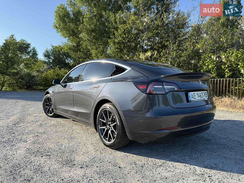 Седан Tesla Model 3 2018 в Каменском