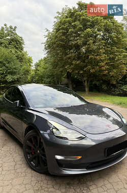 Седан Tesla Model 3 2021 в 