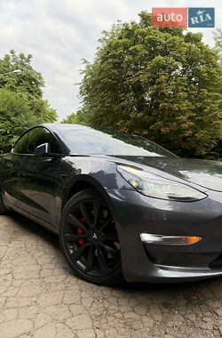 Седан Tesla Model 3 2021 в 