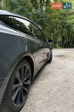 Седан Tesla Model 3 2021 в 