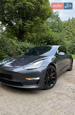 Седан Tesla Model 3 2021 в 