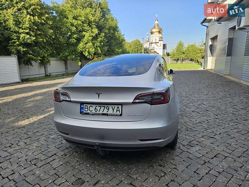 Седан Tesla Model 3 2018 в Львові
