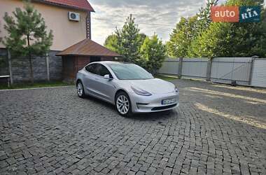 Седан Tesla Model 3 2018 в Львові