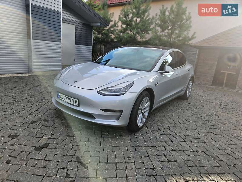 Седан Tesla Model 3 2018 в Львові