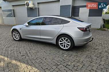 Седан Tesla Model 3 2018 в Львові