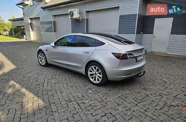 Седан Tesla Model 3 2018 в Львове