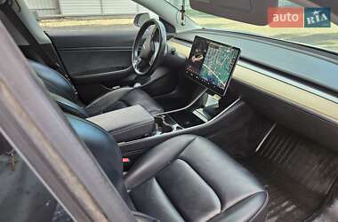 Седан Tesla Model 3 2018 в Львові