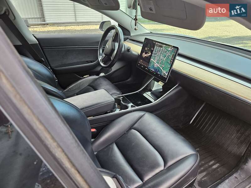 Седан Tesla Model 3 2018 в Львові