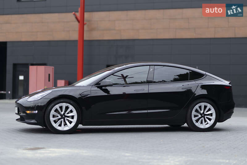 Седан Tesla Model 3 2021 в Киеве