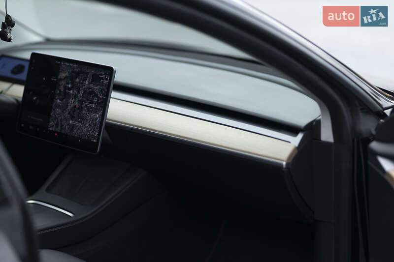 Седан Tesla Model 3 2021 в Киеве