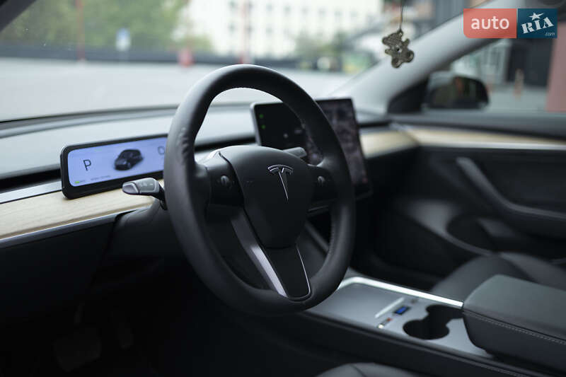 Седан Tesla Model 3 2021 в Киеве