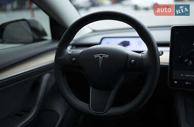 Седан Tesla Model 3 2021 в 