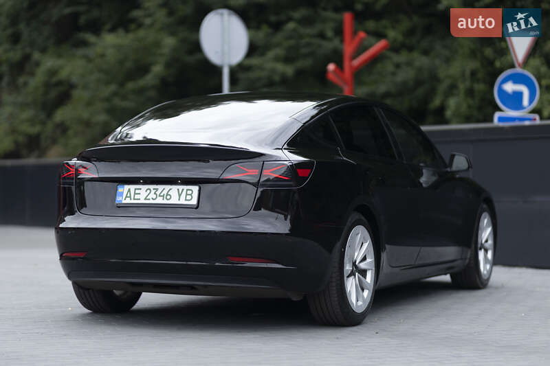 Седан Tesla Model 3 2021 в Киеве