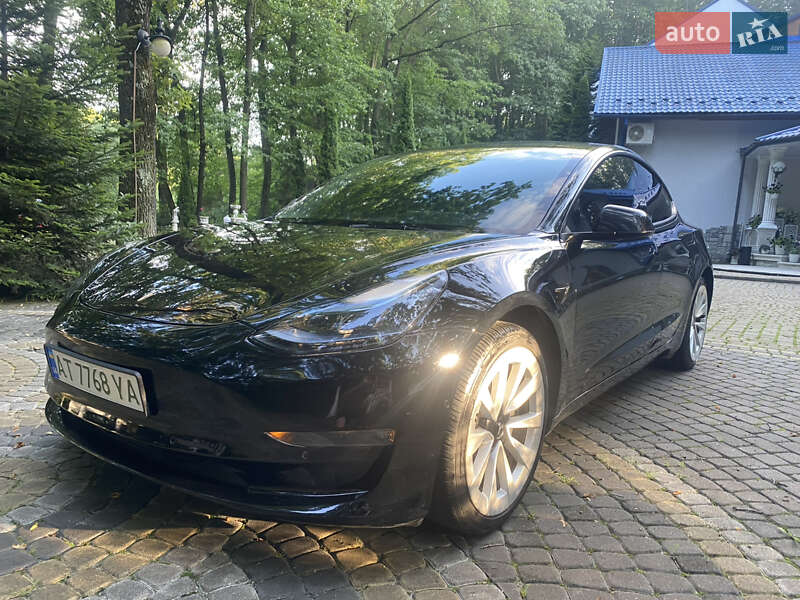 Седан Tesla Model 3 2022 в Богородчанах