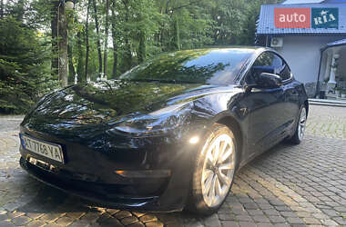 Седан Tesla Model 3 2022 в 