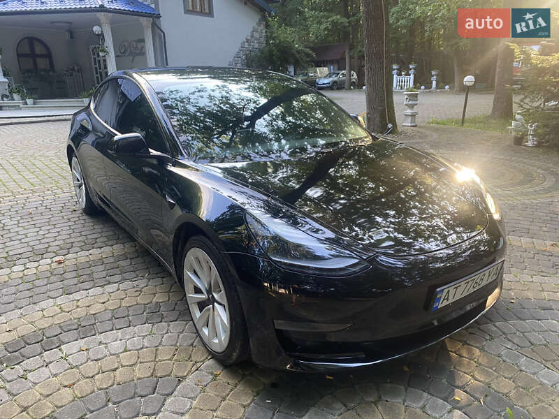 Седан Tesla Model 3 2022 в Богородчанах
