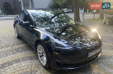 Седан Tesla Model 3 2022 в 