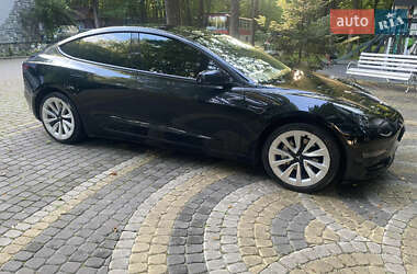 Седан Tesla Model 3 2022 в 