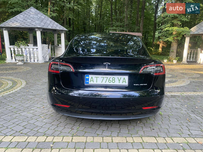Седан Tesla Model 3 2022 в Богородчанах