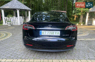 Седан Tesla Model 3 2022 в 