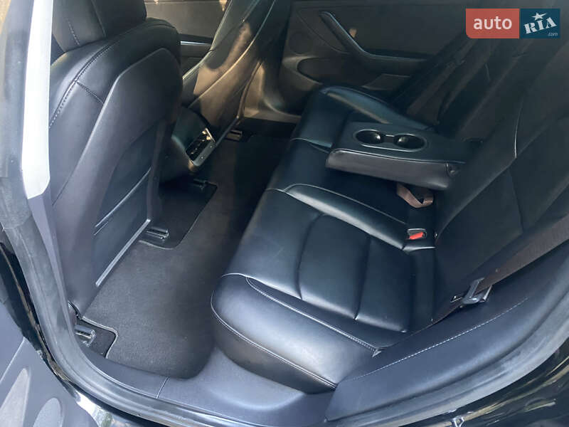 Седан Tesla Model 3 2022 в Богородчанах