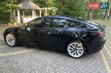 Седан Tesla Model 3 2022 в 