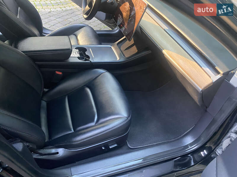 Седан Tesla Model 3 2022 в Богородчанах