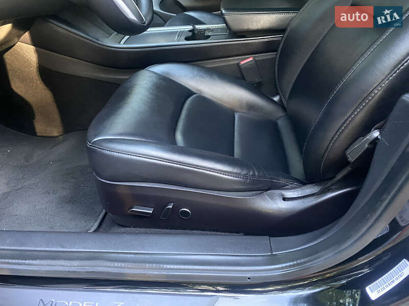 Седан Tesla Model 3 2022 в Богородчанах