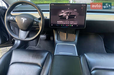 Седан Tesla Model 3 2022 в 