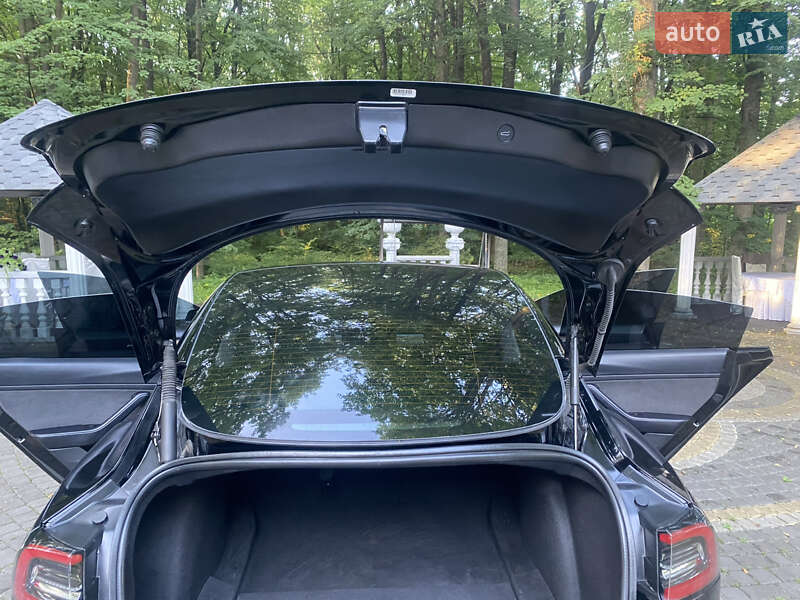 Седан Tesla Model 3 2022 в Богородчанах